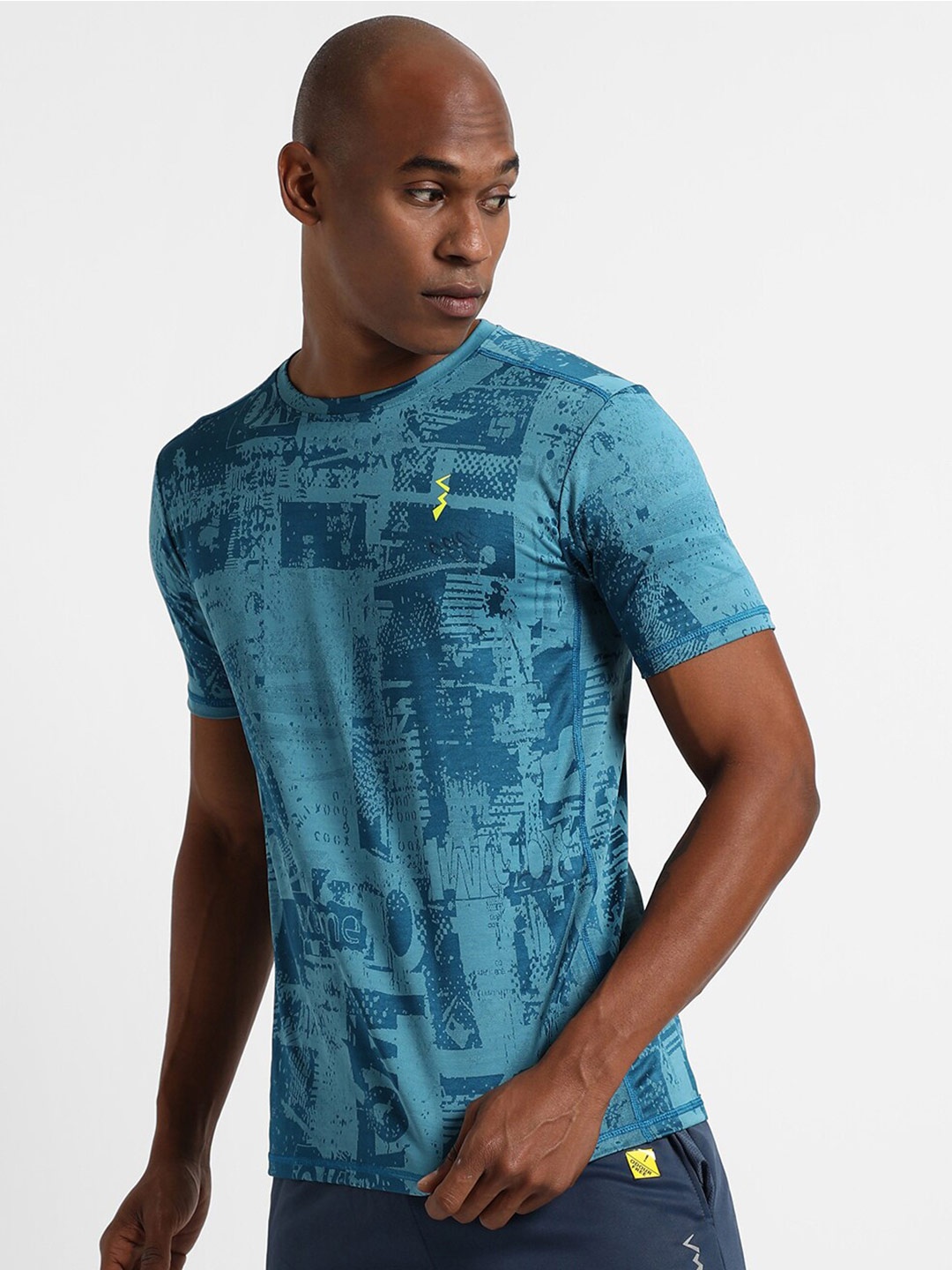 

Campus Sutra Graphic Printed T-shirt, Blue