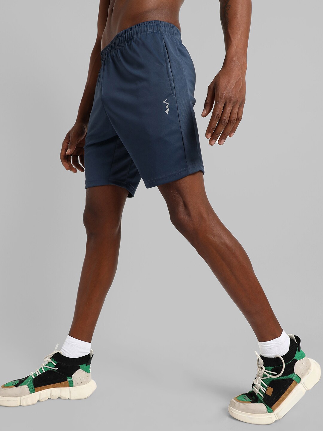 

Campus Sutra Men Regular Fit Mid-Rise Shorts, Blue