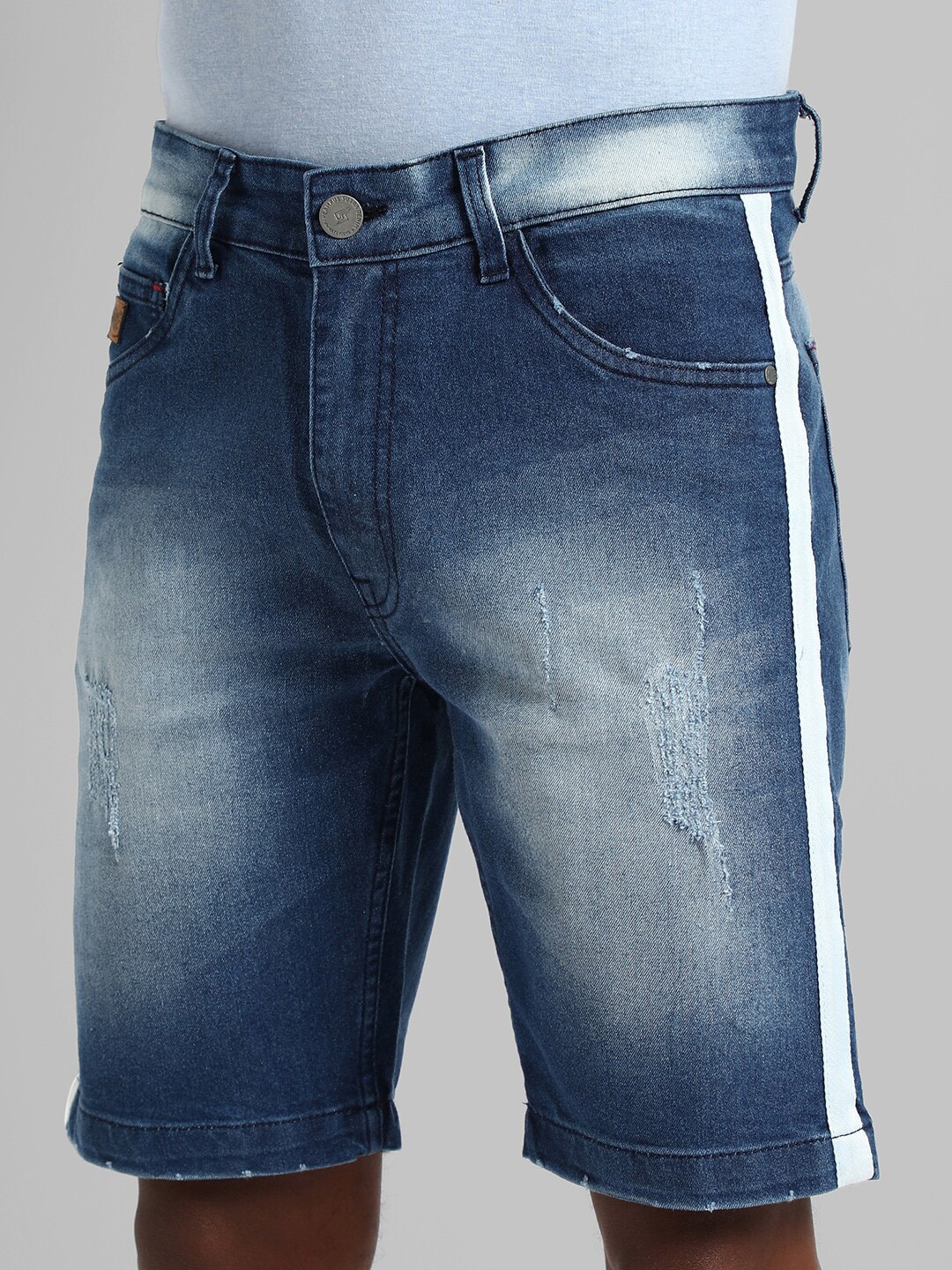 

Campus Sutra Men Washed Regular Fit Light-Washed Mid-Rise Denim Shorts, Blue