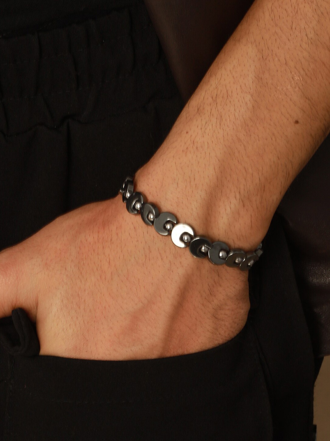 

Priyaasi Men Disc Metallic Ball Bracelet, Grey