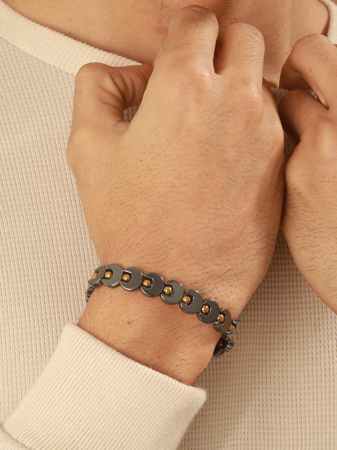 

Priyaasi Men Gold-Plated Disc Design Bracelet