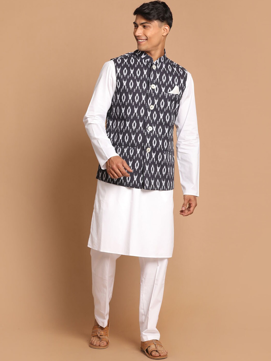 

VASTRAMAY Mandarin Collar Pure Cotton Kurta with Pyjamas & Nehru Jacket, White