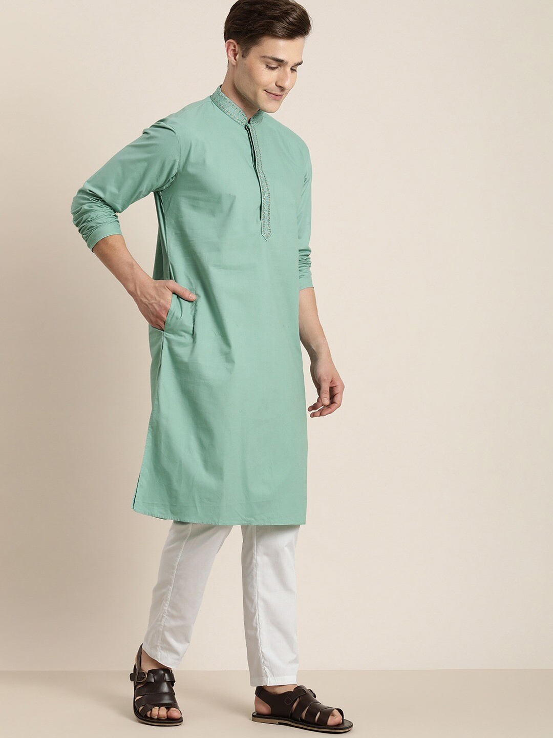 

VASTRAMAY Mandarin Collar Thread Work Kurta with Pyjamas, Green