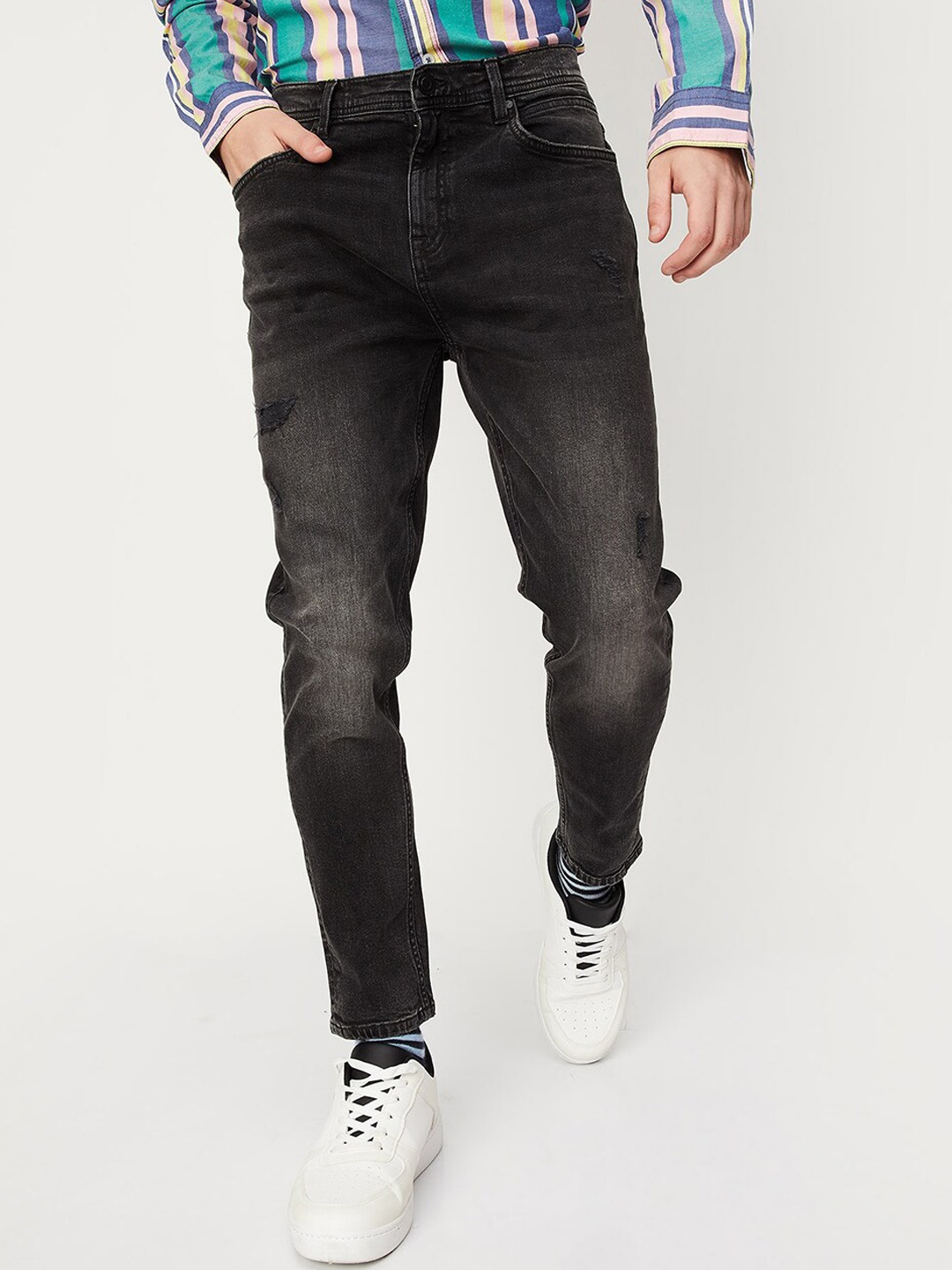 

max Men Low Distress Light Fade Jeans, Black