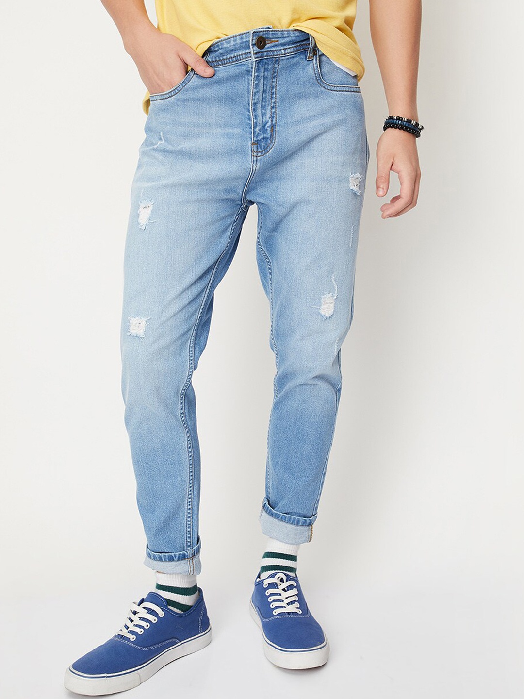 

max Men Mildly Distressed Heavy Fade Jeans, Blue