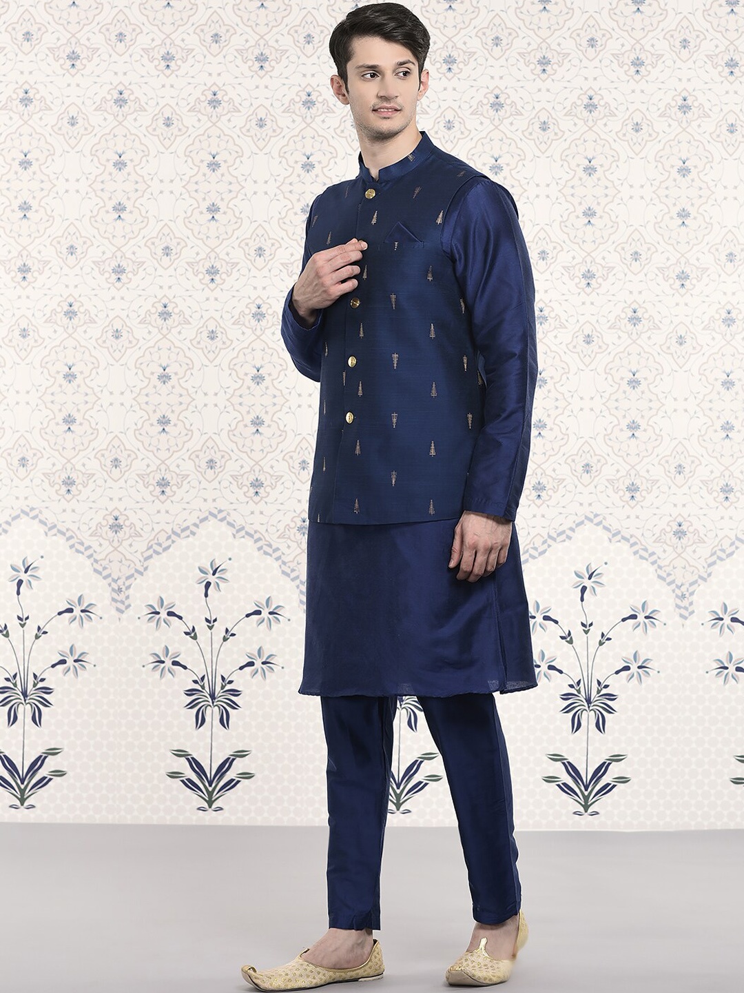 

Ode by House of Pataudi Regular Kurta with Pyjamas & Woven Design Nehru Jacket, Blue