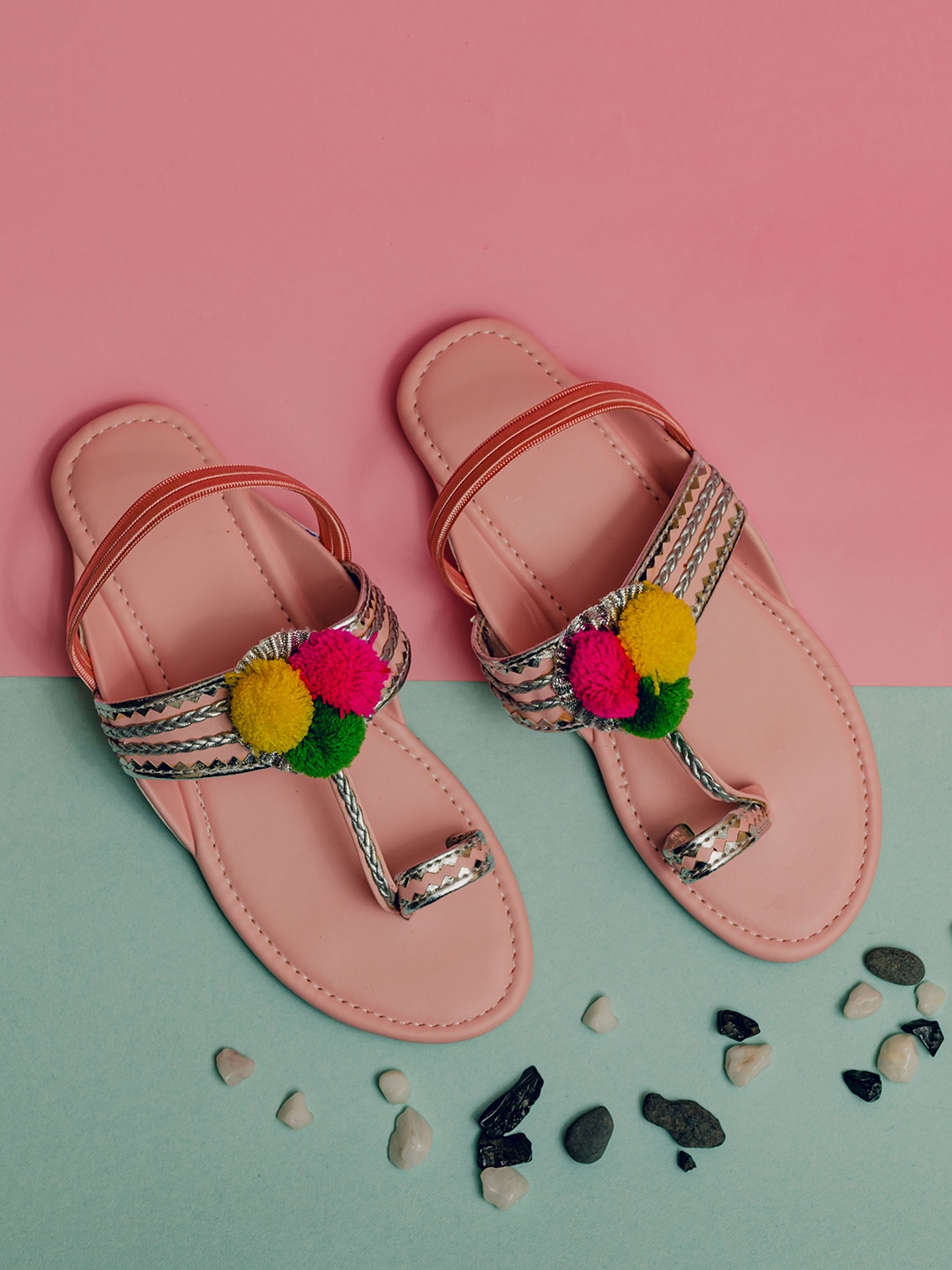 

LIL PITAARA Girls Pom Pom Embellished Ethnic One Toe Flats, Pink