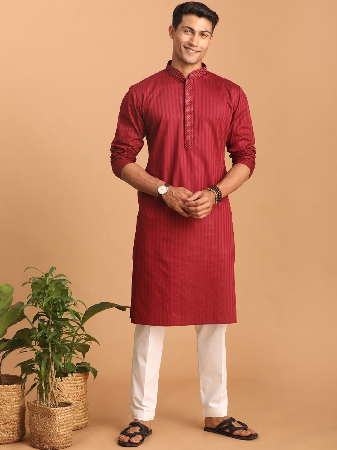 

VASTRAMAY Striped Thread Work Kurta with Pyjamas, Maroon