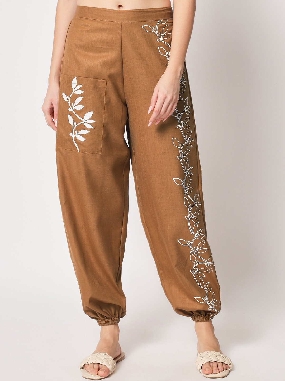 

9rasa Women Printed Loose Fit Cotton High-Rise Joggers, Brown
