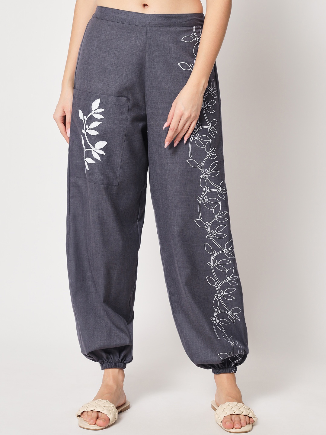 

9rasa Women Printed Loose Fit High-Rise Cotton Joggers, Grey