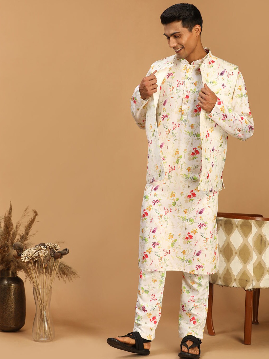 

VASTRAMAY Floral Printed Mandarin Collar Kurta with Pyjamas With Printed Nehru Jacket, Cream