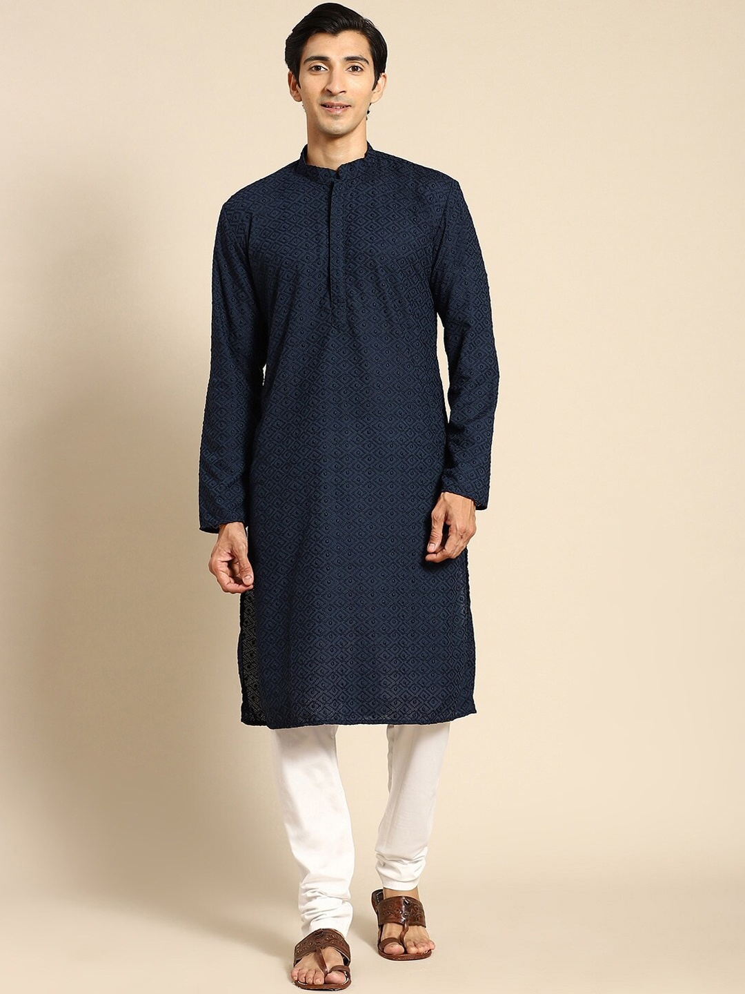 

RAJUBHAI HARGOVINDAS Geometric Embroidered Chikankari Cotton Regular Kurta, Navy blue