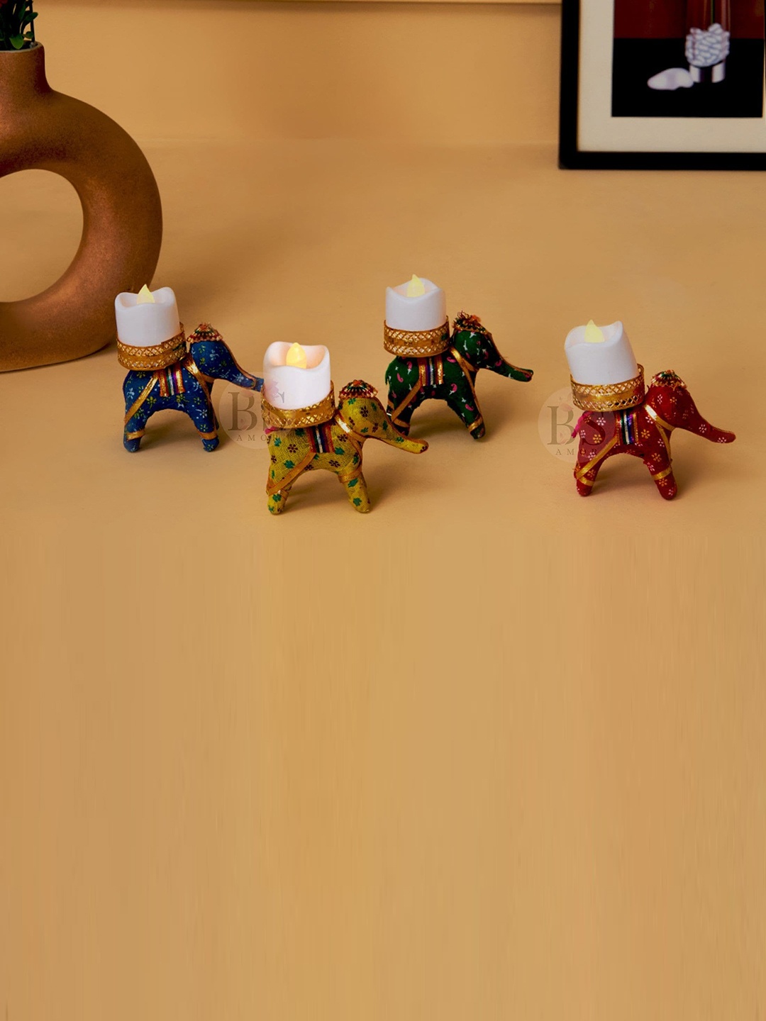 

BS AMOR White & Gold Toned 4 Pieces Elephant T-Light Holders