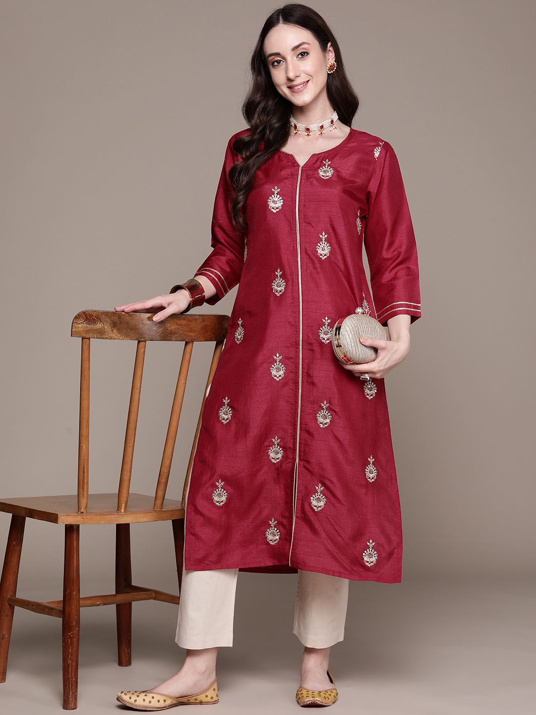 

Ishin Ethnic Motifs Zari Embellished Sweetheart Neck Kurta, Magenta