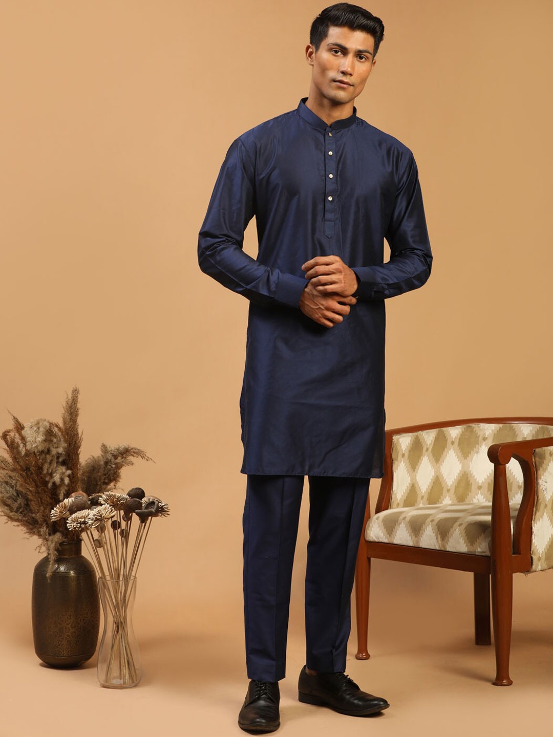 

VASTRAMAY Mandarin Collar Straight Kurta with Pyjamas, Navy blue