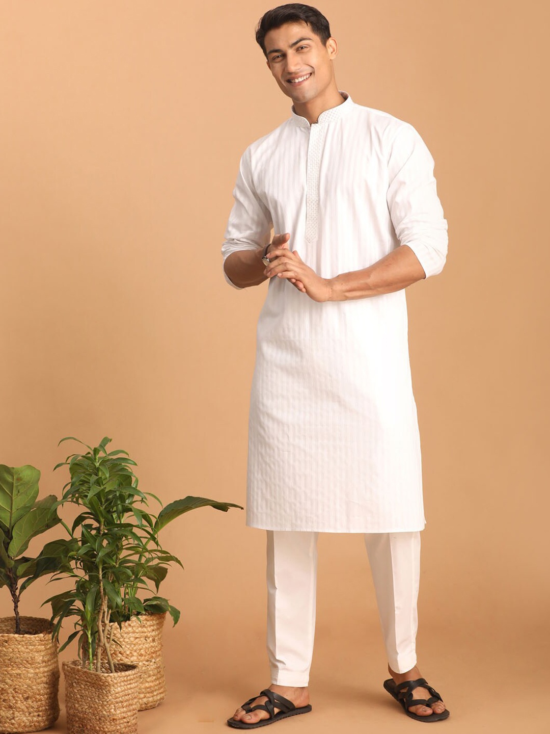 

VASTRAMAY Striped Thread Work Kurta with Pyjamas, White