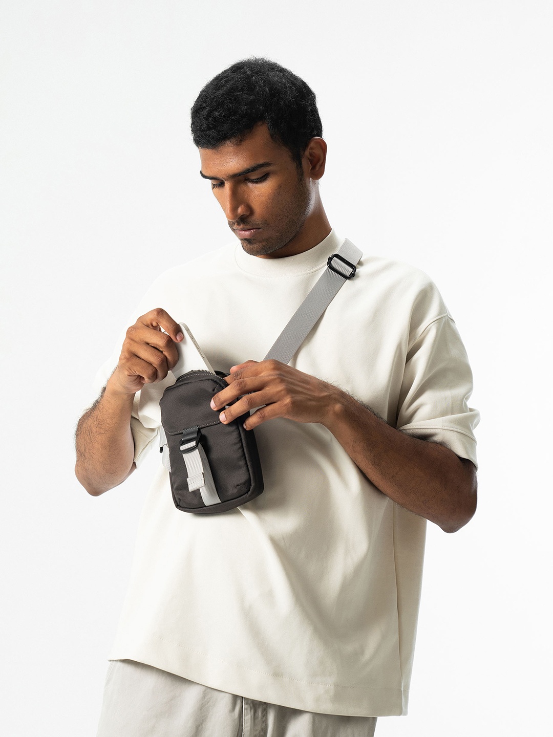 

DailyObjects Charcoal Recycled Cobble Phone Messenger Bag, Grey
