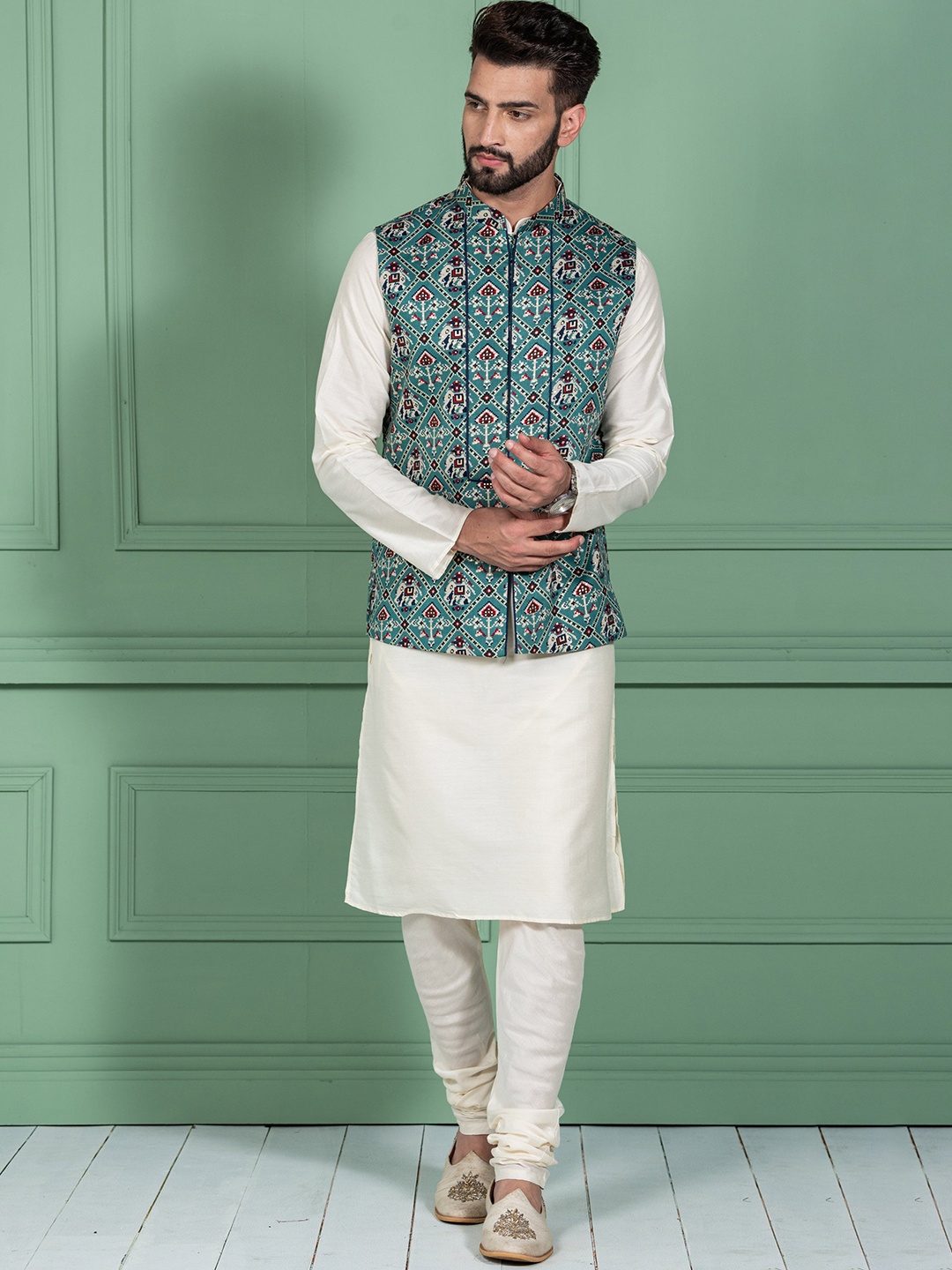 

KISAH Mandarin Collar Kurta With Churidar & Patola Print Nehru Jacket, White