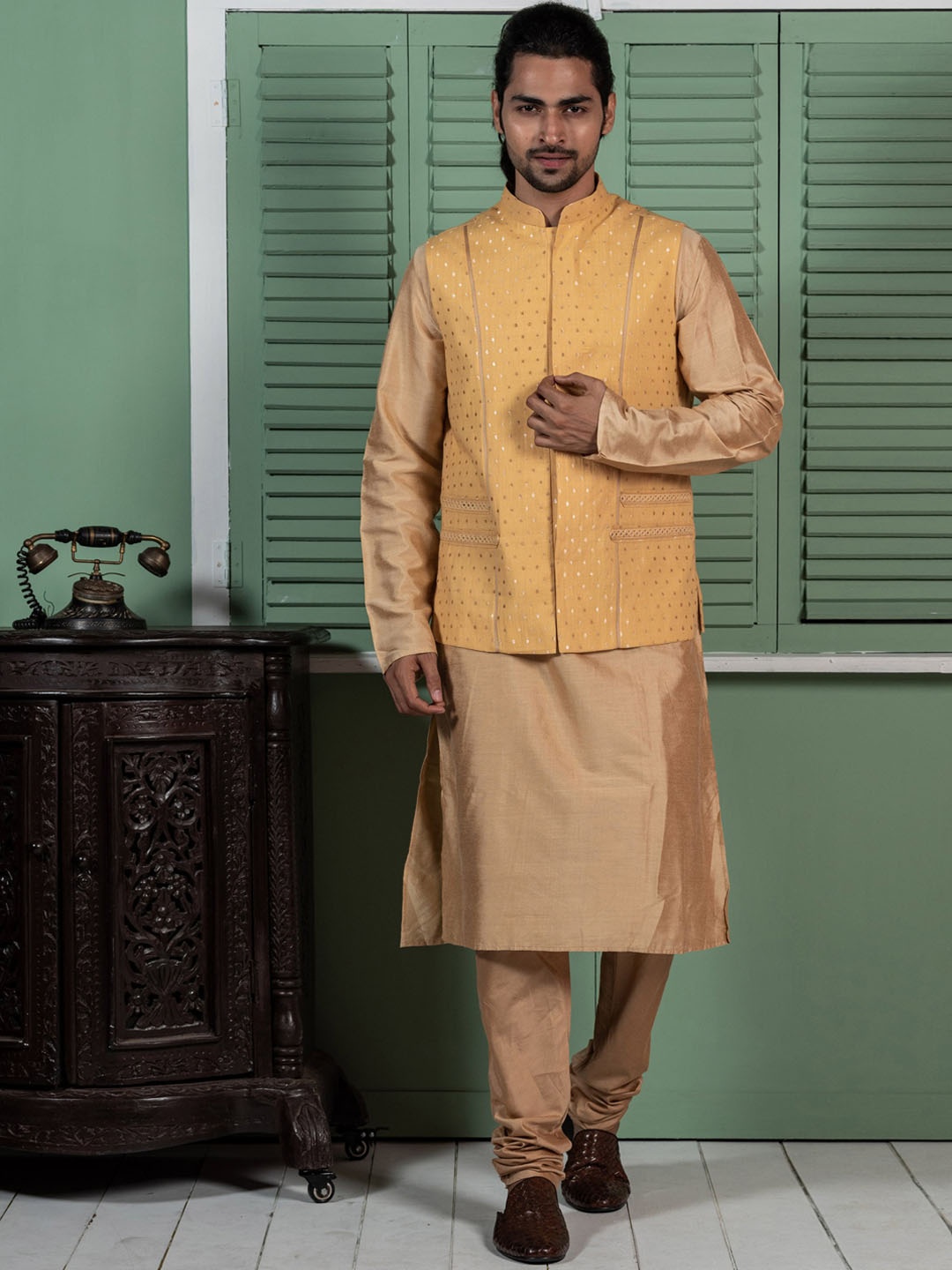 

KISAH Mandarin Collar Kurta With Churidar & Nehru Jacket, Brown