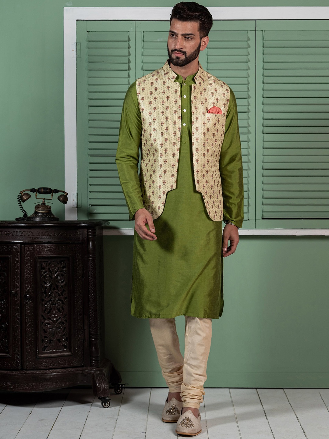 

KISAH Mandarin Collar Kurta with Churidar With Printed Nehru Jacket, Green