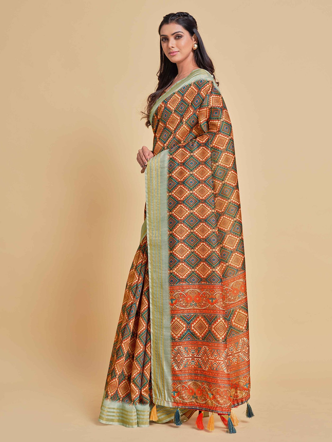 

Sangria Geometric Printed Tasselled Border Saree, Orange