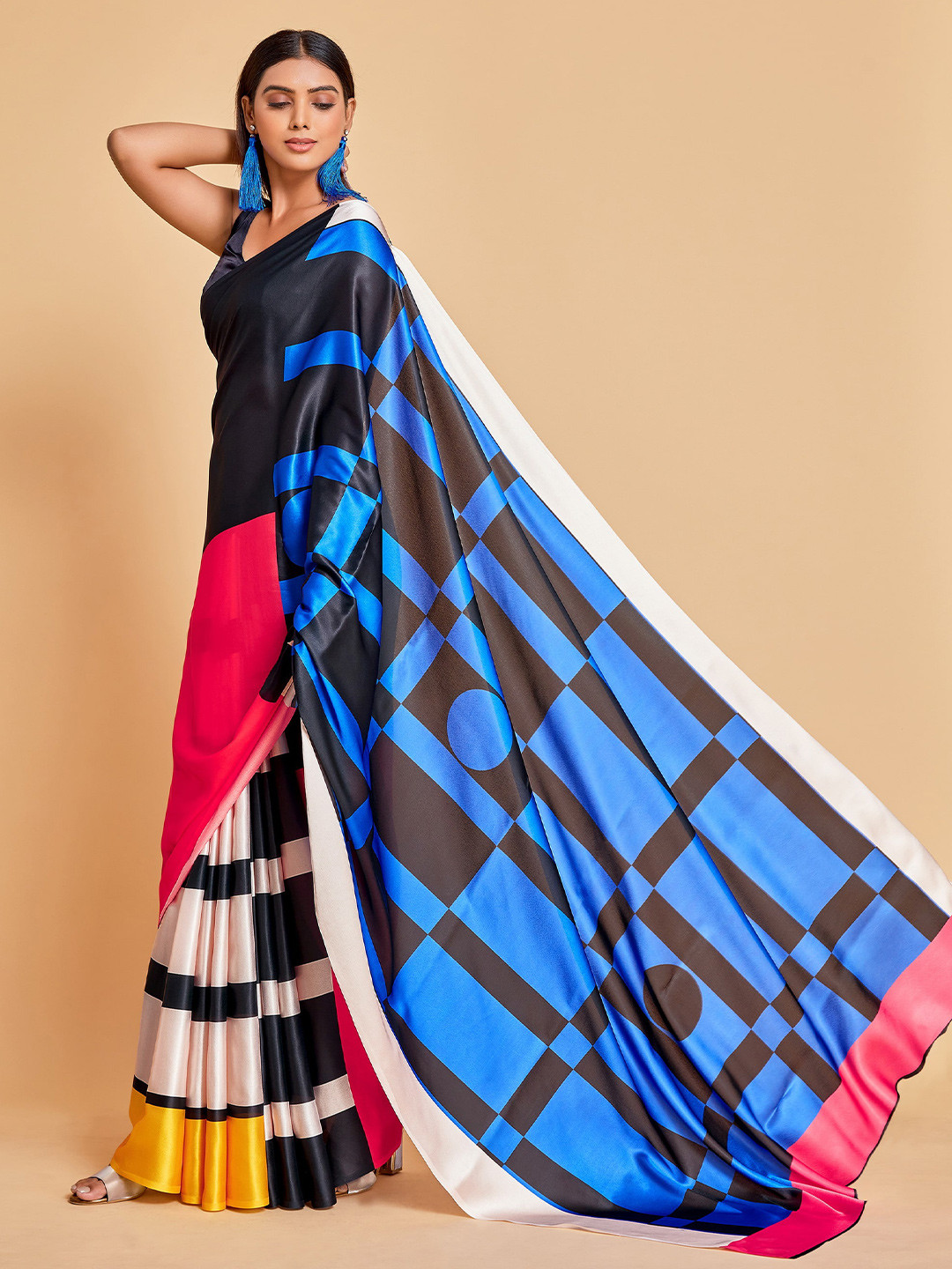 

Sangria Abstract Printed Satin Saree, Blue
