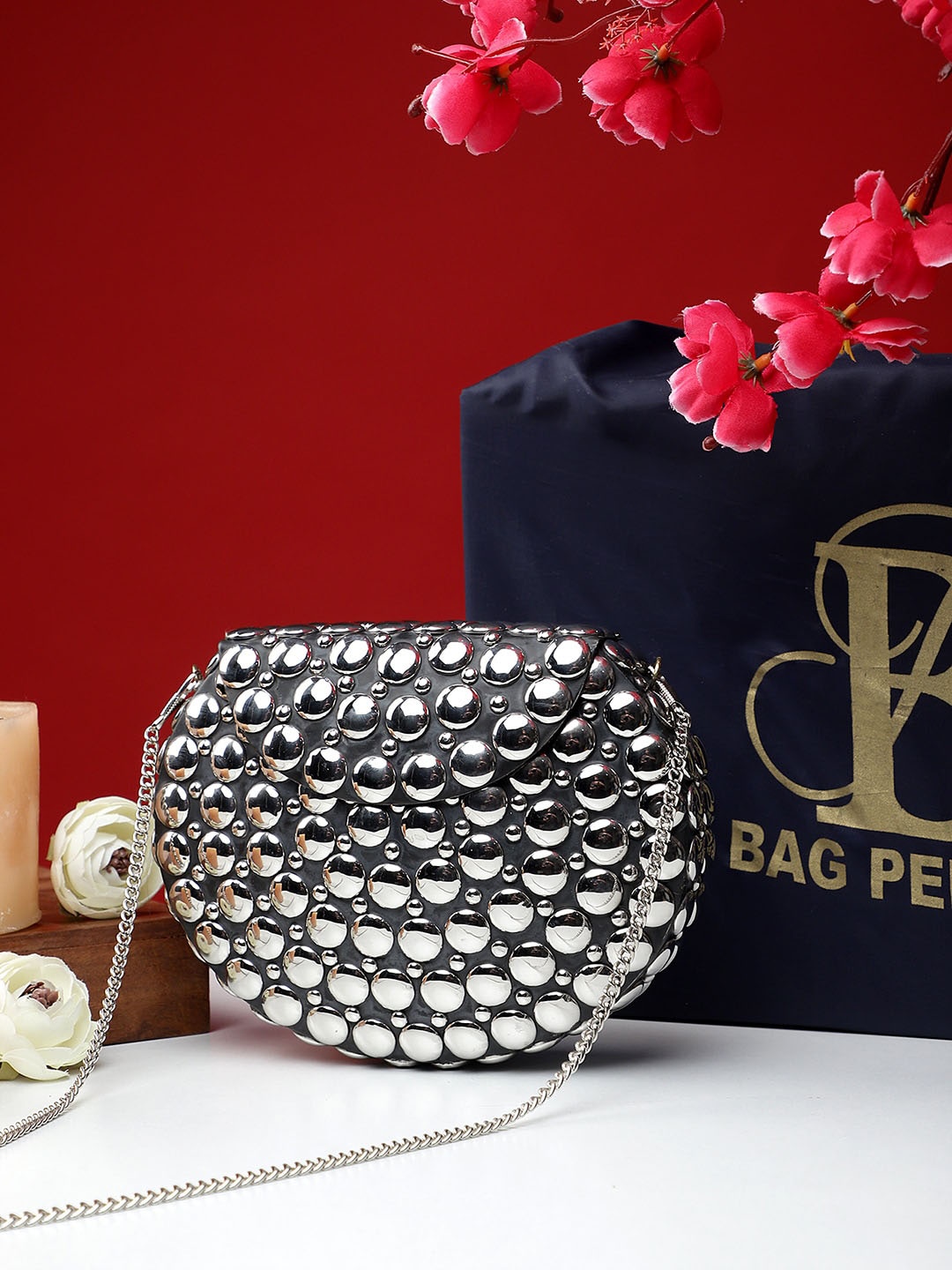 

Bag Pepper Embellished Sling Bag, Silver