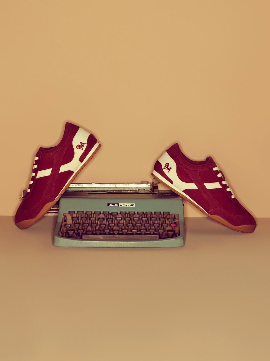 

NEEMANS Contrast Lace Canvas Sneakers, Maroon
