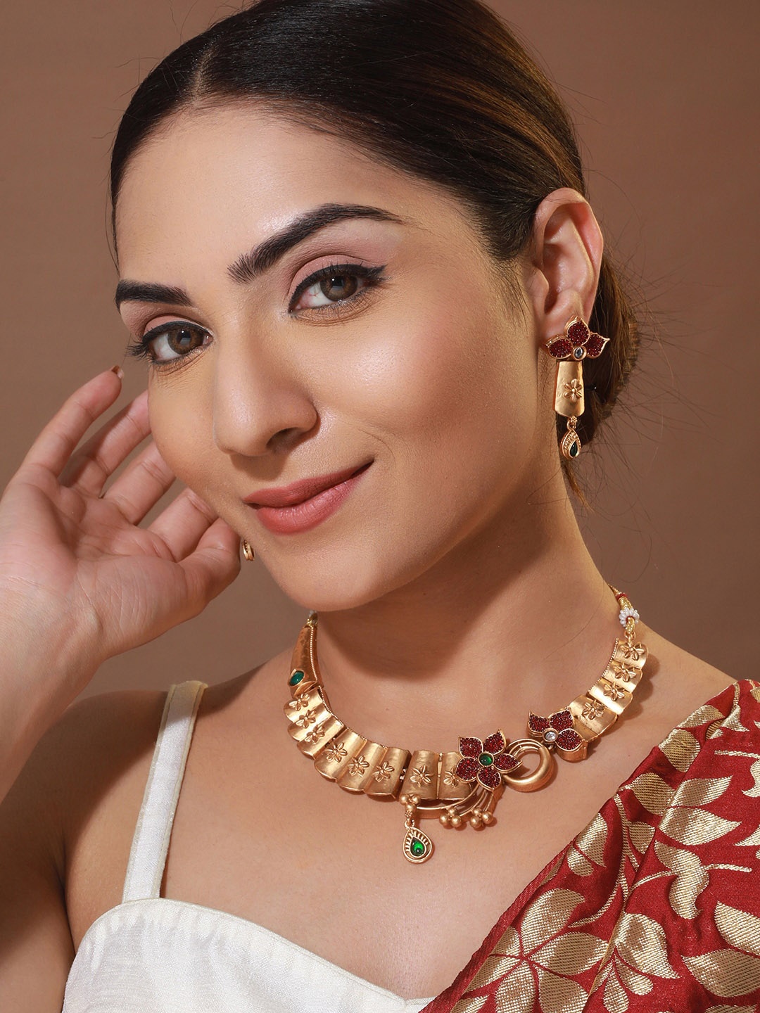 

Priyaasi Gold-Plated Floral Stone Studded Jewellery Set