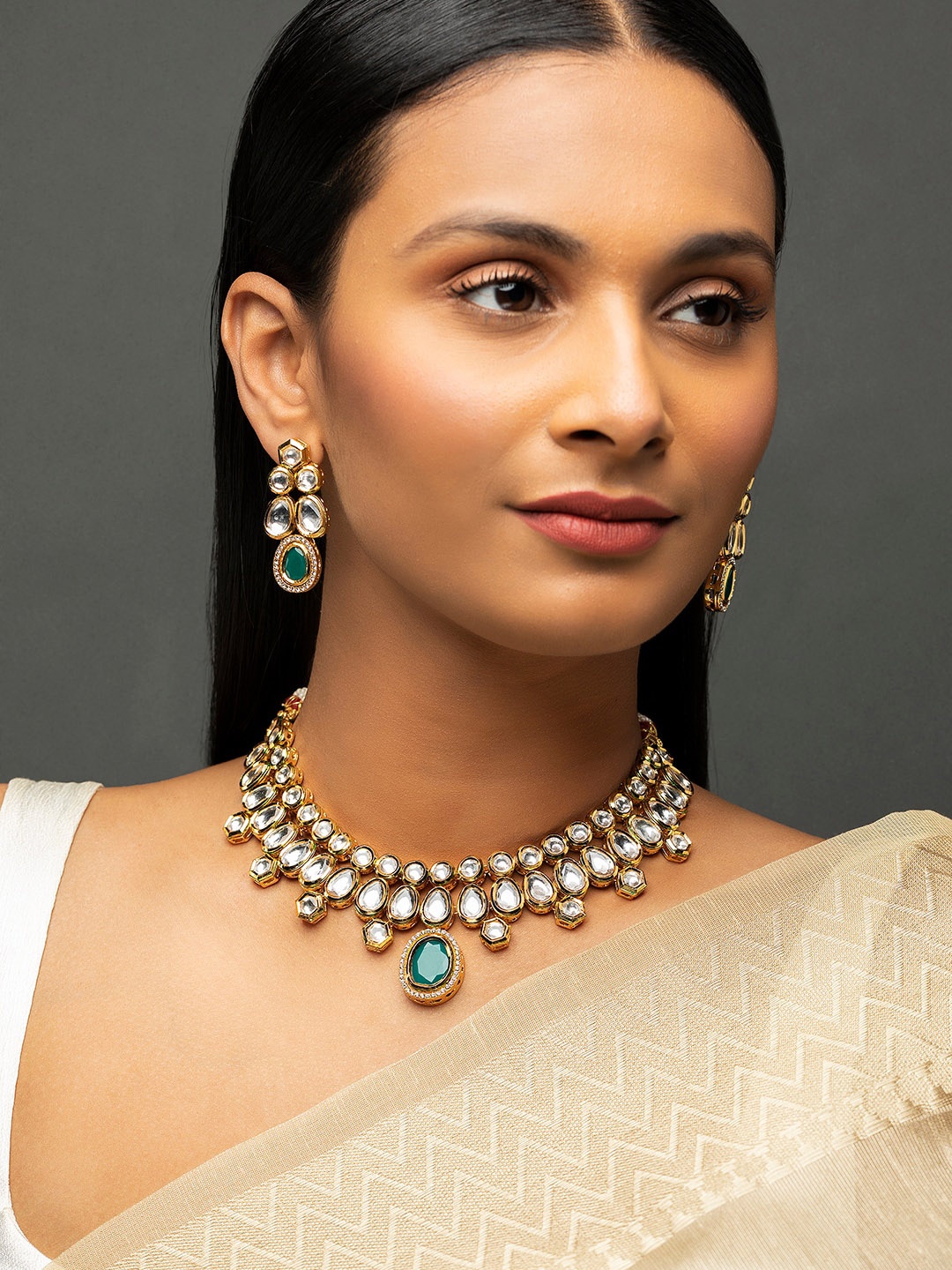 

Priyaasi Gold-Plated Elegant Kundan Studded Jewellery Set