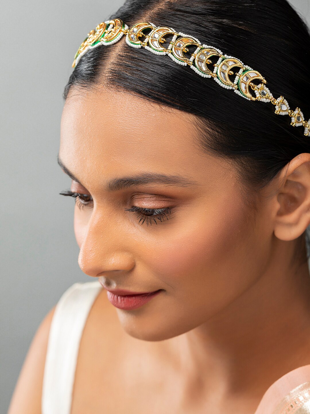 

Priyaasi Gold-Plated Half-Moon Kundan Studded Beaded Mathapatti