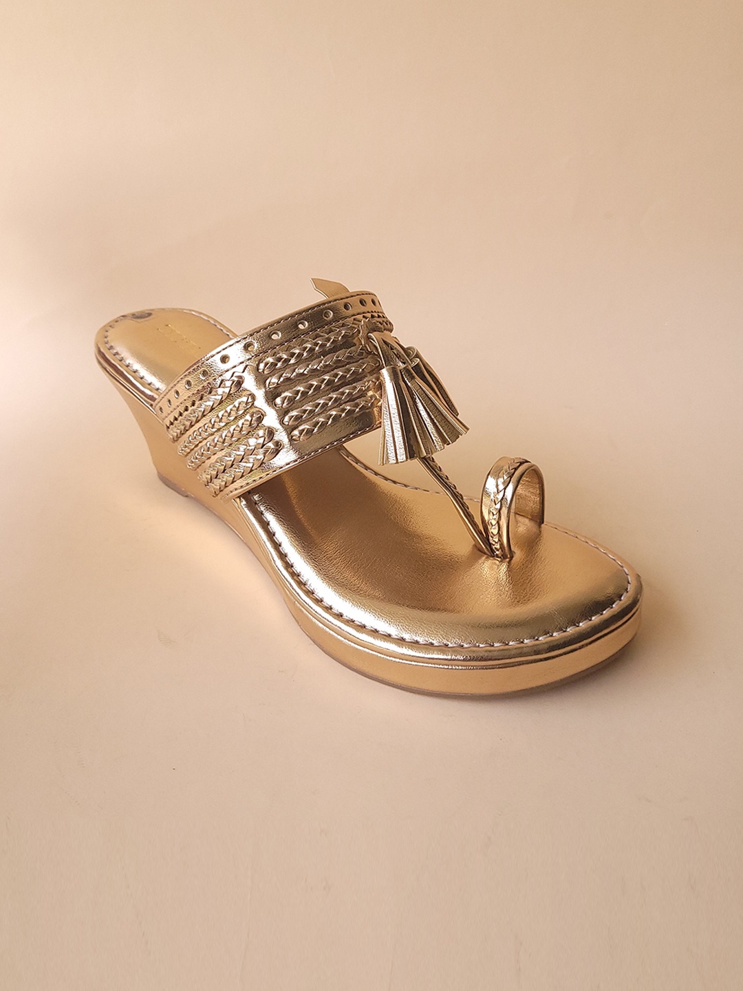 

TIC TAC TOE Open One Toe Tassels Wedges, Rose gold