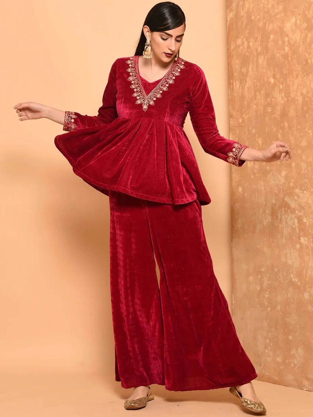 

KAANCHIE NANGGIA Embroidered Zari A-Line Velvet Kurti with Palazzos, Maroon