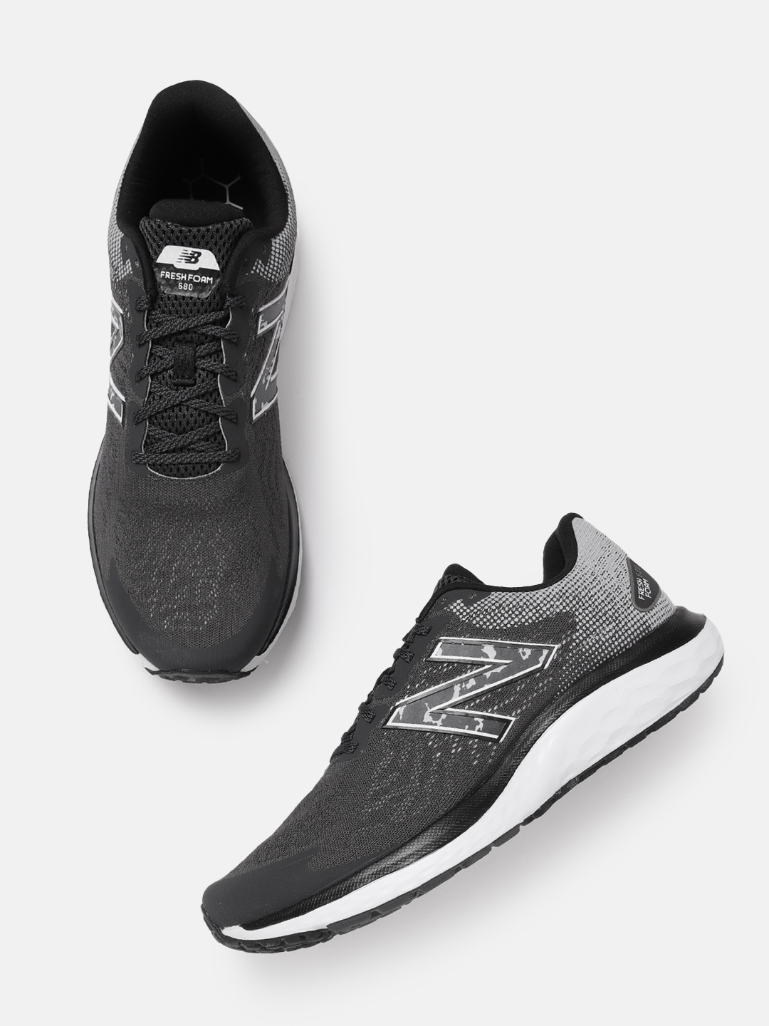 

New Balance Men 680 Woven Design Running Shoes, Black