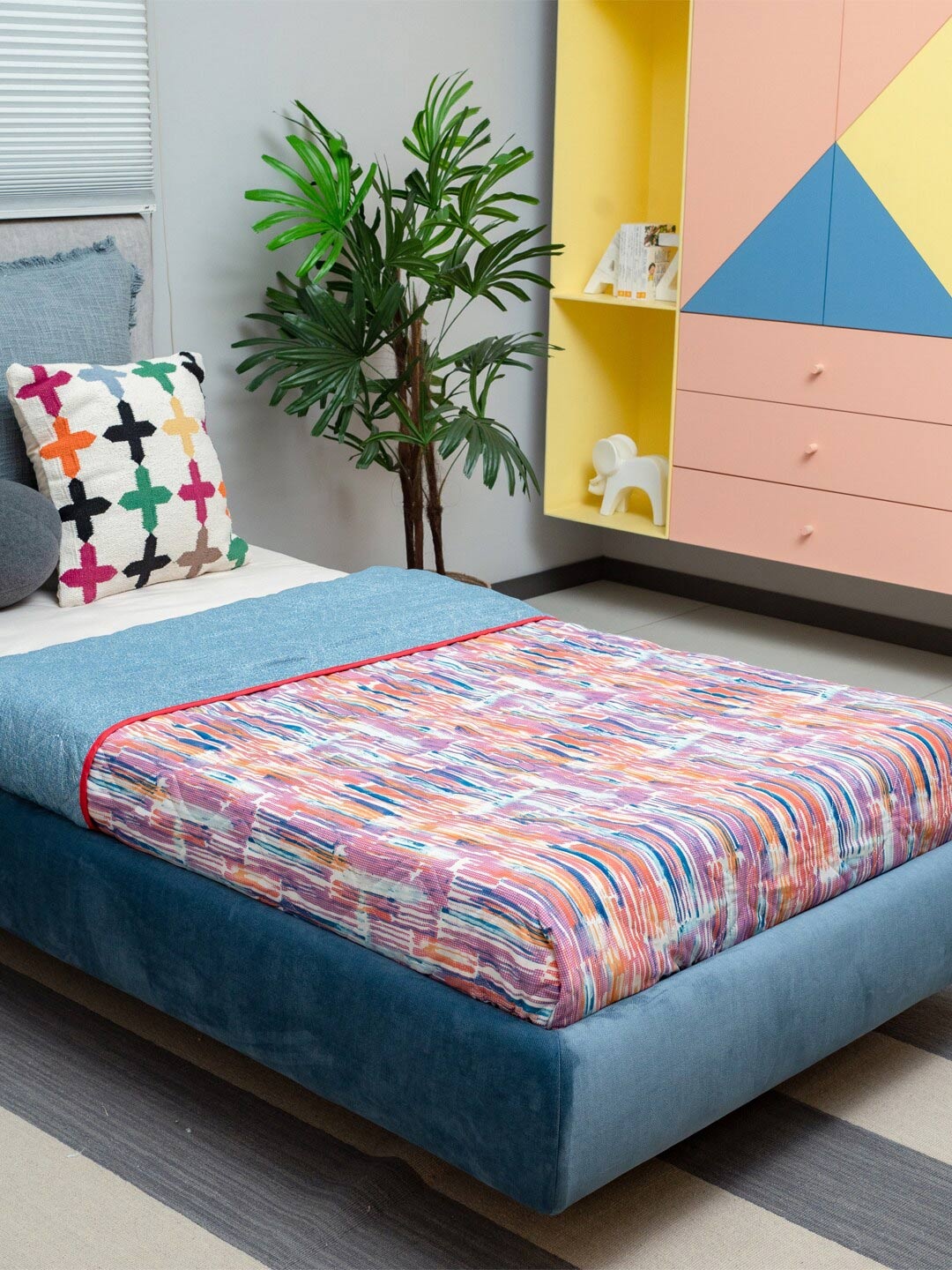 

URBAN SPACE Geometric Print AC Room 300 GSM Reversible Single Bed Blanket, Pink
