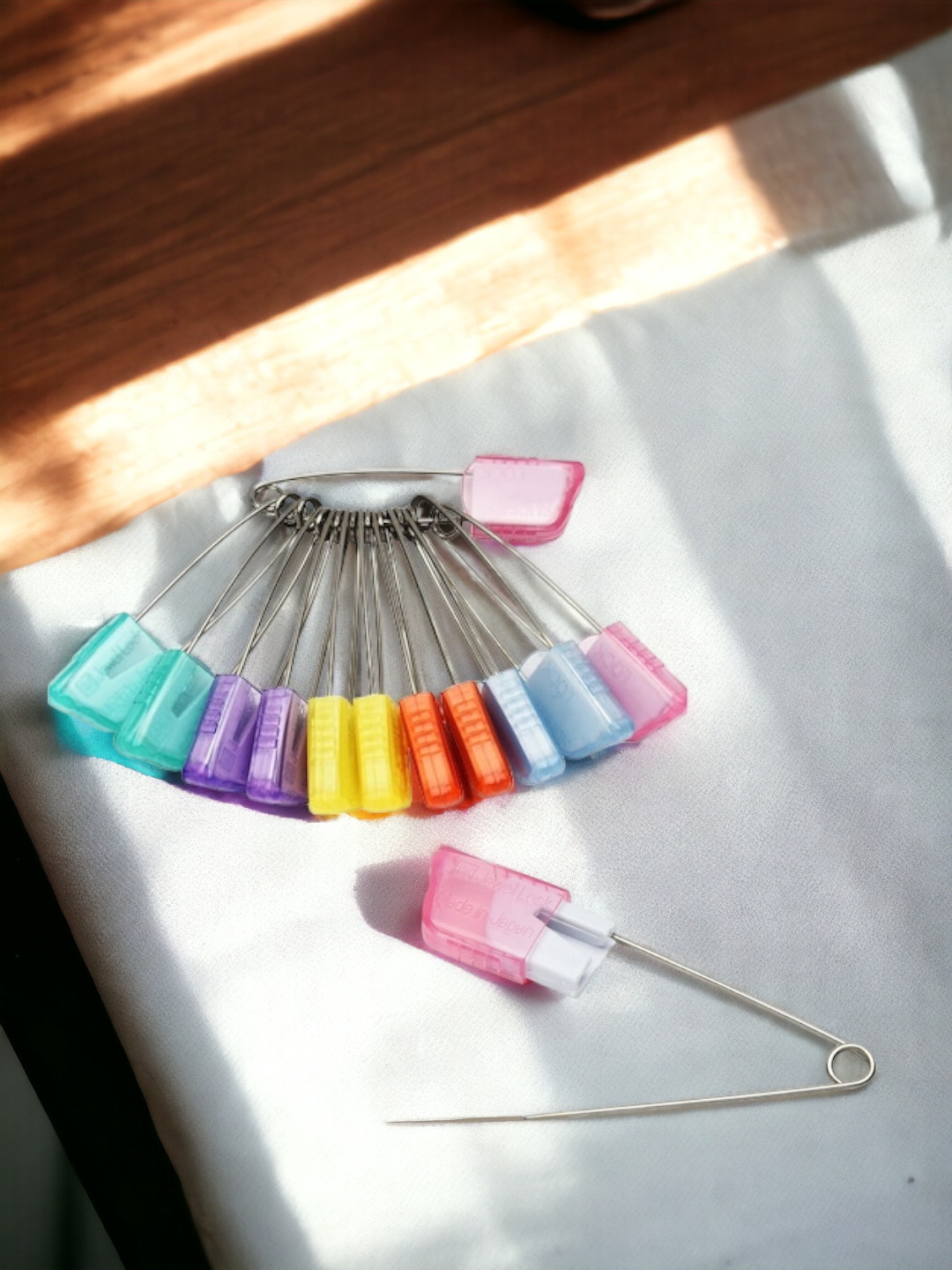 

Accessher Set Of 12 Silver-Plated Acrylic Stainless Steel Safety Pins