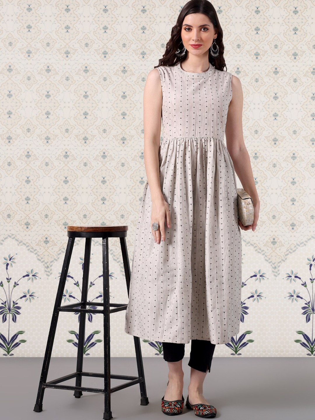

Ode by House of Pataudi Lining Texture A-Line Kurta, Off white