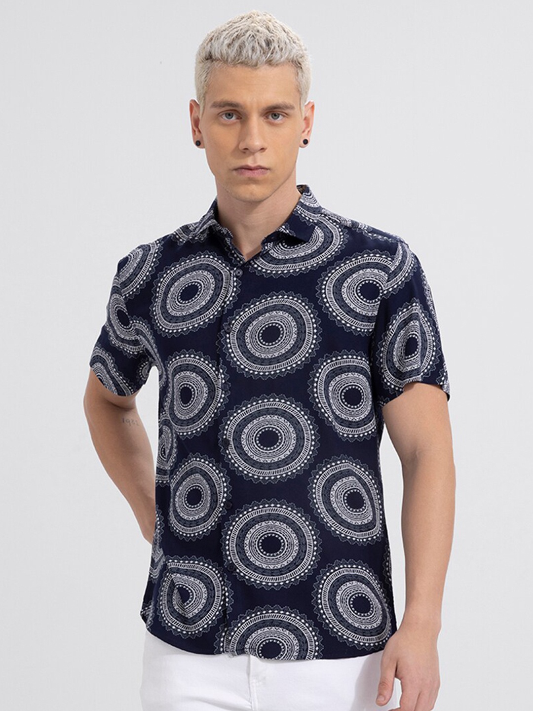 

Snitch Navy Blue Ethnic Motifs Printed Slim Fit Casual Shirt