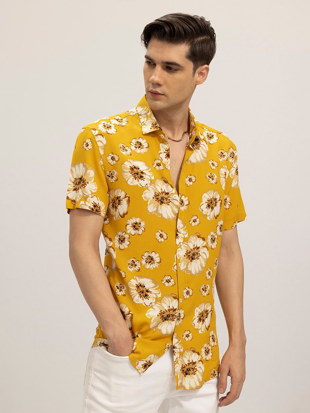 

Snitch Yellow Floral Printed Short Sleeves Slim Fit Casual Shirt