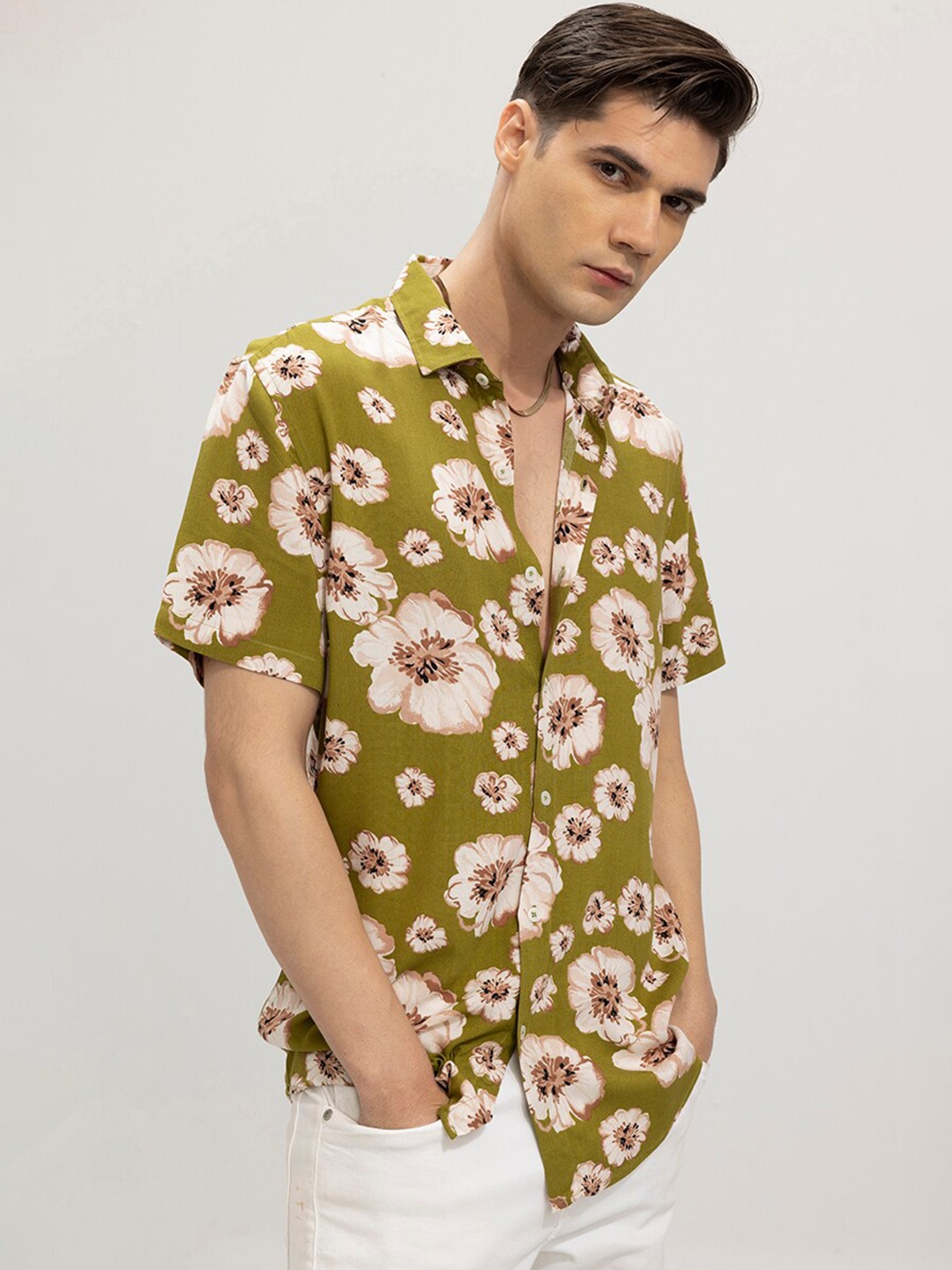 

Snitch Floral Printed Slim Fit Casual Shirt, Green
