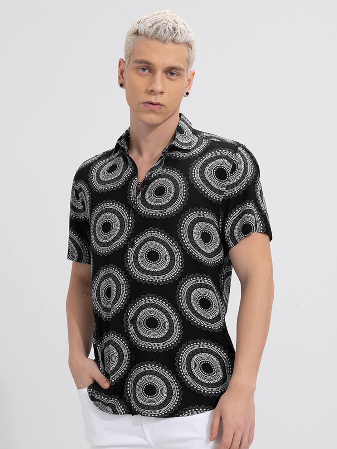 

Snitch Geometric Printed Spread Collar Slim Fit Casual Shirt, Black