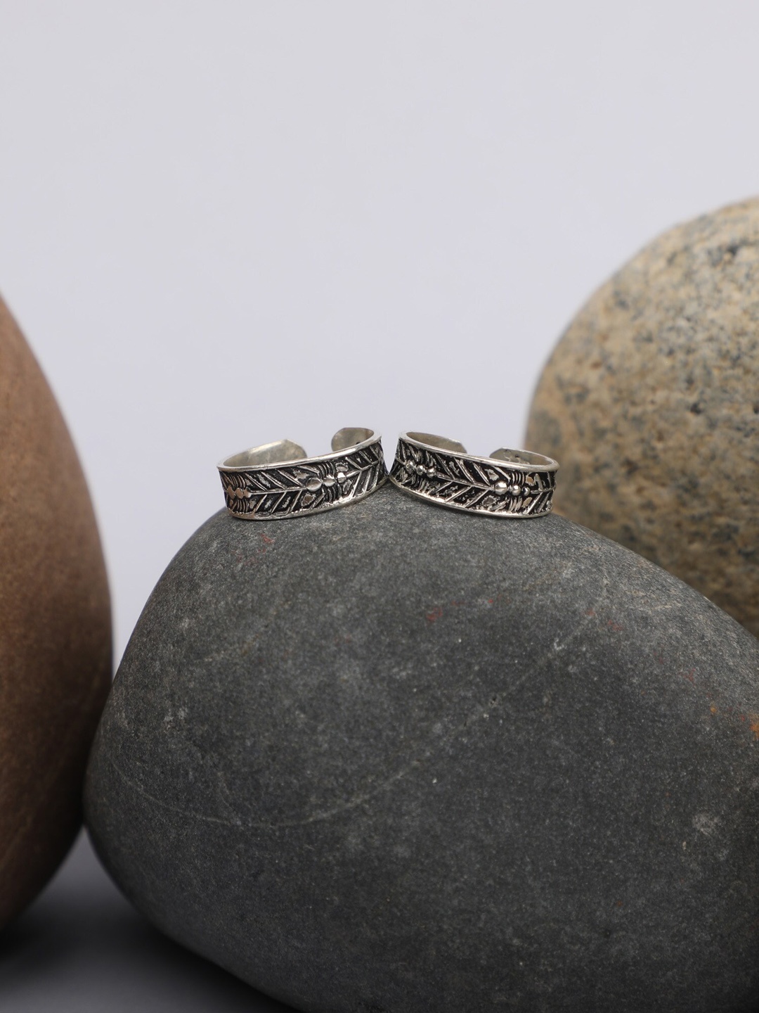 

Arte Jewels Set Of 2 Silver Oxidised Toe Rings