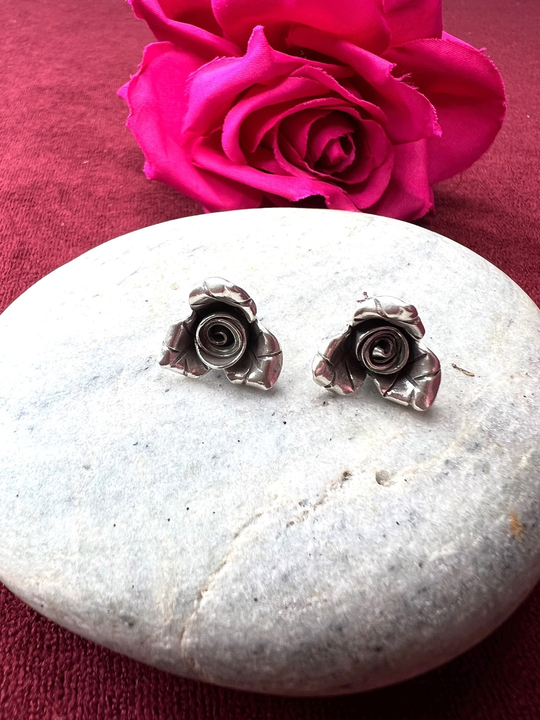 

Arte Jewels Silver-Plated Floral Studs Earrings