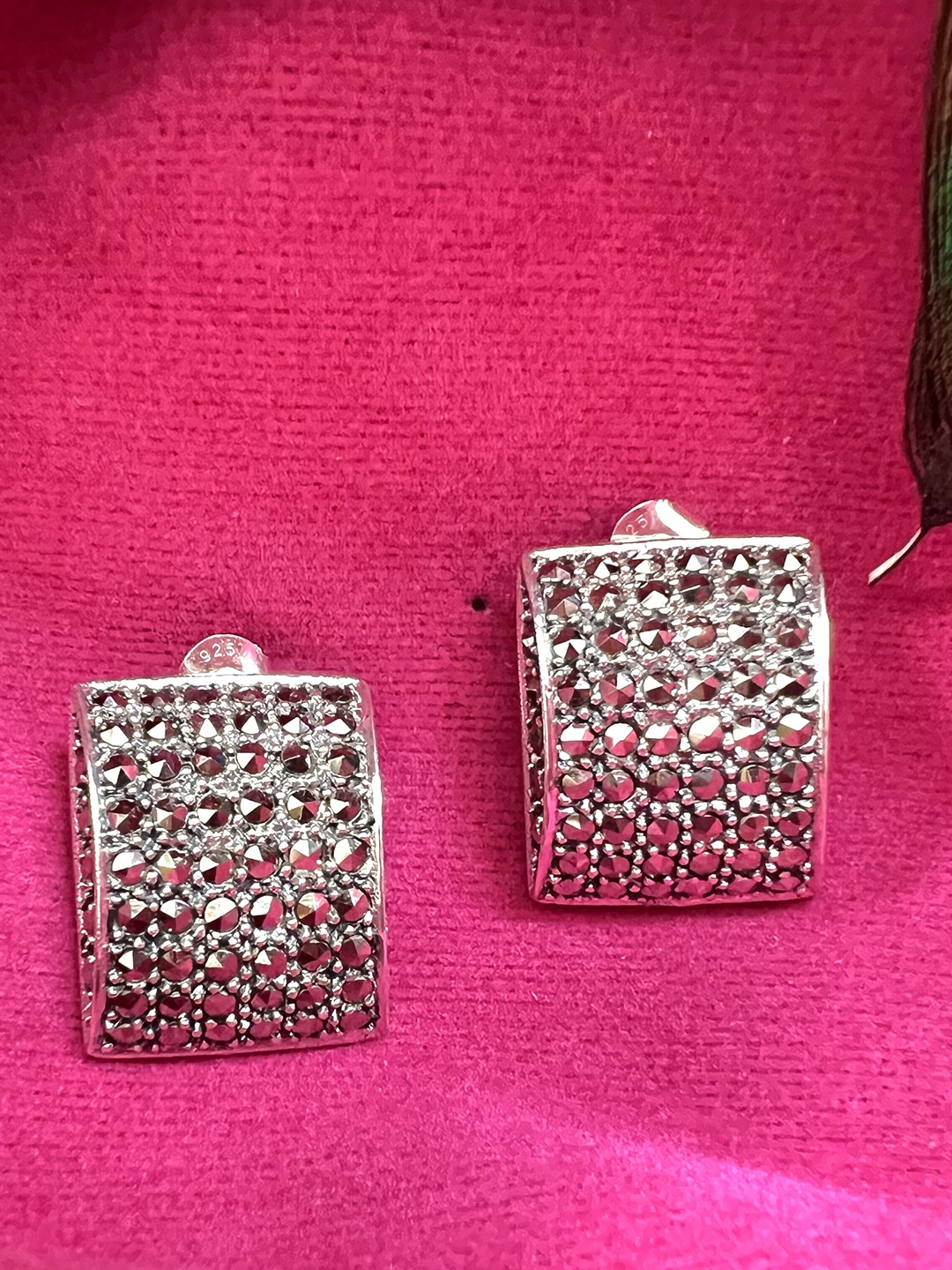 

Arte Jewels Rectangle Silver Drop Earrings