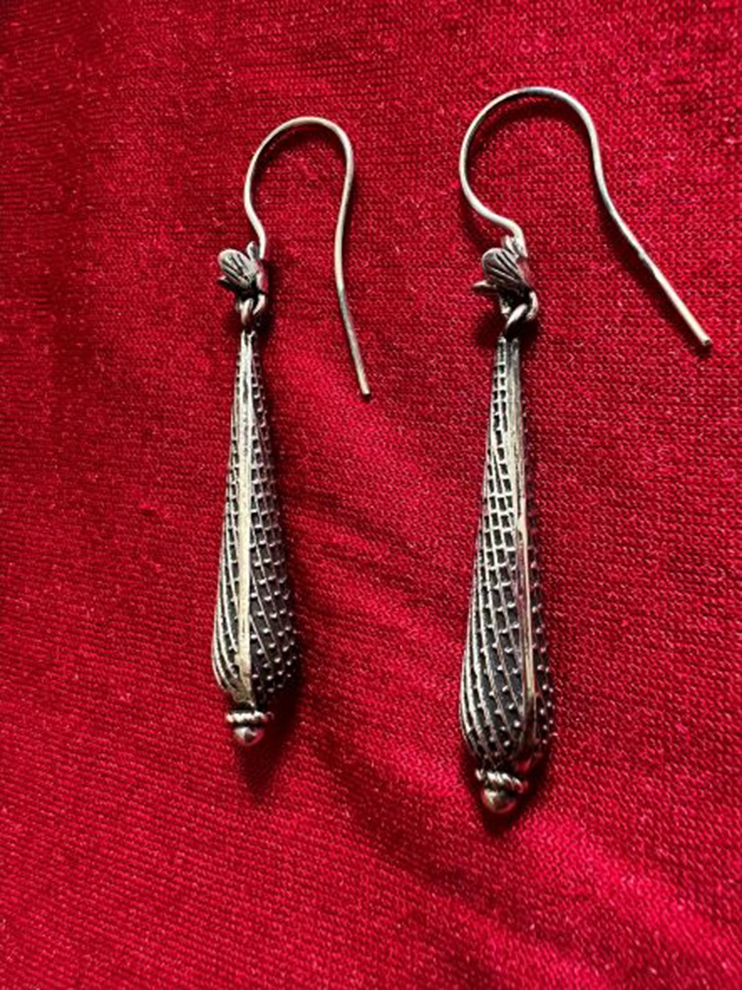

Arte Jewels Silver-Plated Teardrop Shaped Drop Earrings