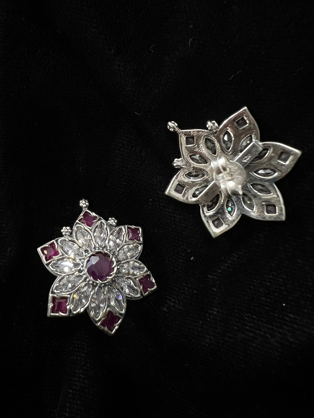 

Arte Jewels Stone-Studded Floral Shaped Silver Studs Earrings