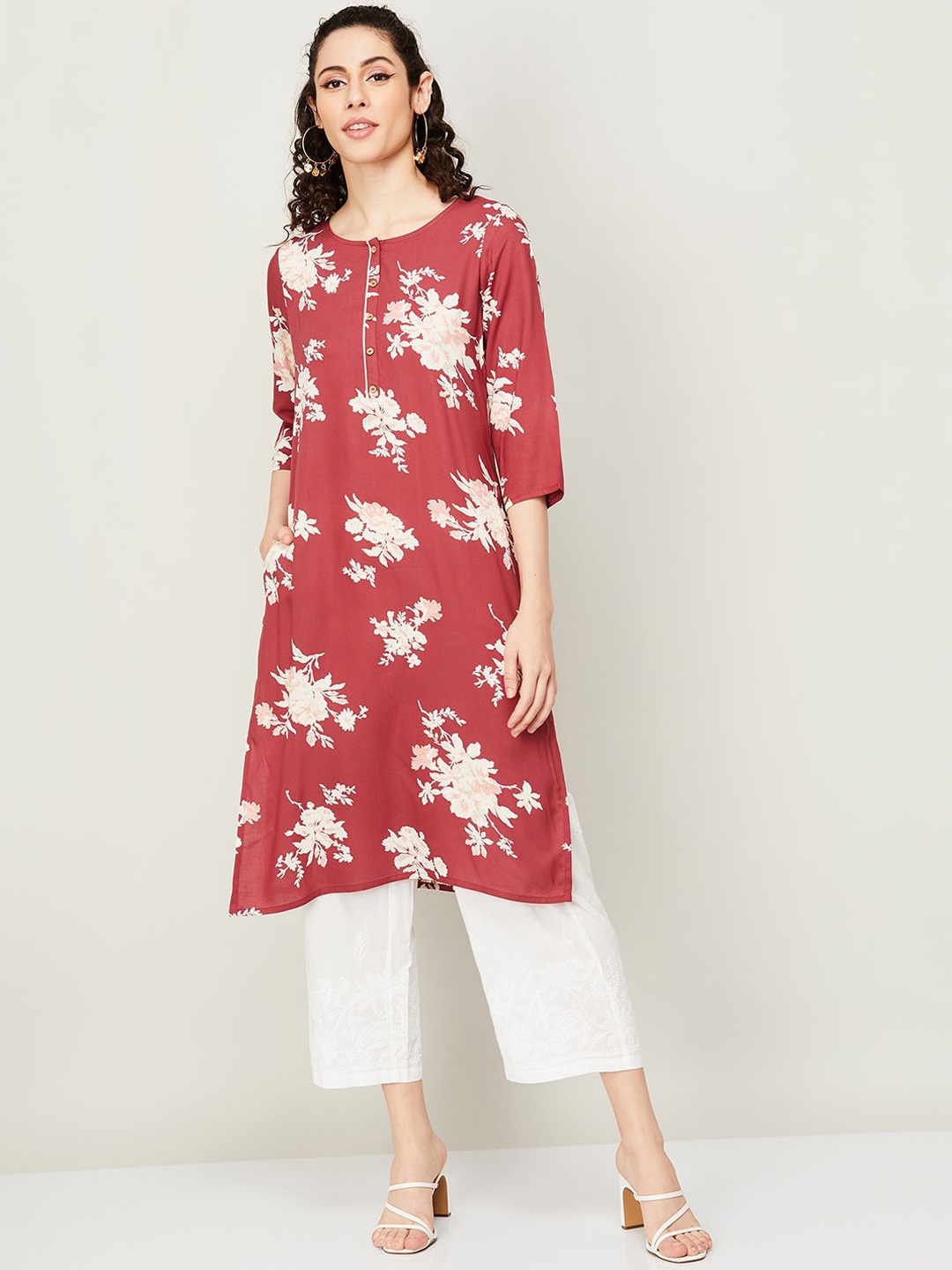 

Melange by Lifestyle Floral Printed Round Neck Straight Kurta, Red