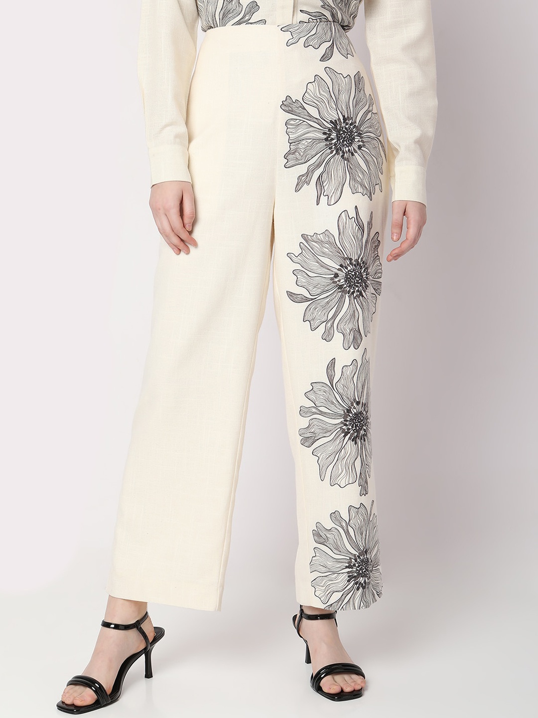 

Vero Moda Women Floral Printed Straight Fit High-Rise Trousers, Beige