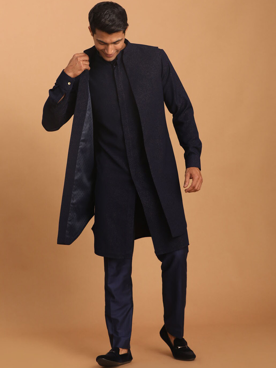

SHRESTHA BY VASTRAMAY Men Glitter Printed Front Open Jacket With Kurta & Pant Set, Navy blue