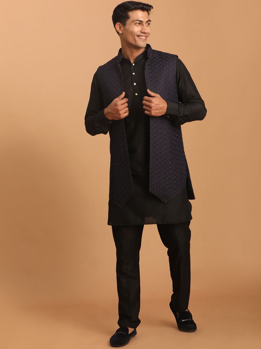 

VASTRAMAY Mandarin Collar Regular Kurta With Trousers & Self Design Jacket, Black